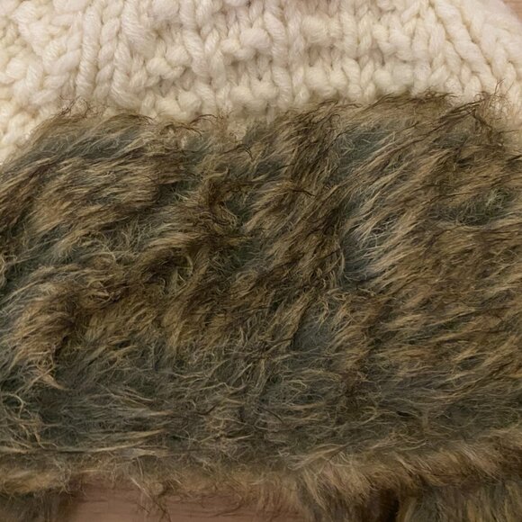 Bebe Cream Knit and Fleece Trapper Hat.  Faux Fur and Tassels. - Picture 4 of 7